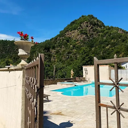 Romantique D'isoarde Des Baux - Chateau De Rochetaillee Bed & Breakfast